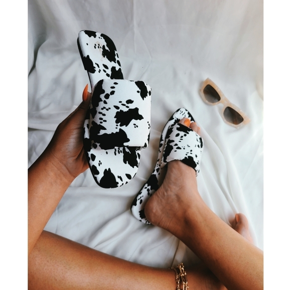 🚨LAST PAIR/ Cow print Sandal - Picture 4 of 5